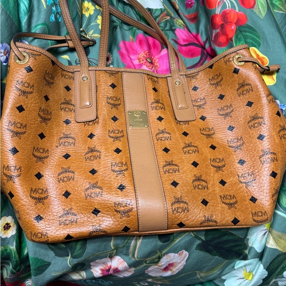 MCM Large Visetos Liz reversible tote - Picture 2 of 16